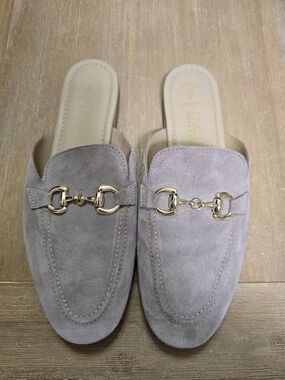 Italian Shoemakers Suede Mules in Light Taupe with Gold Bit